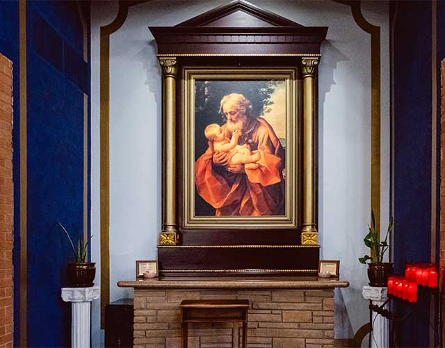 The image of blessed Joseph with infant Jesus.